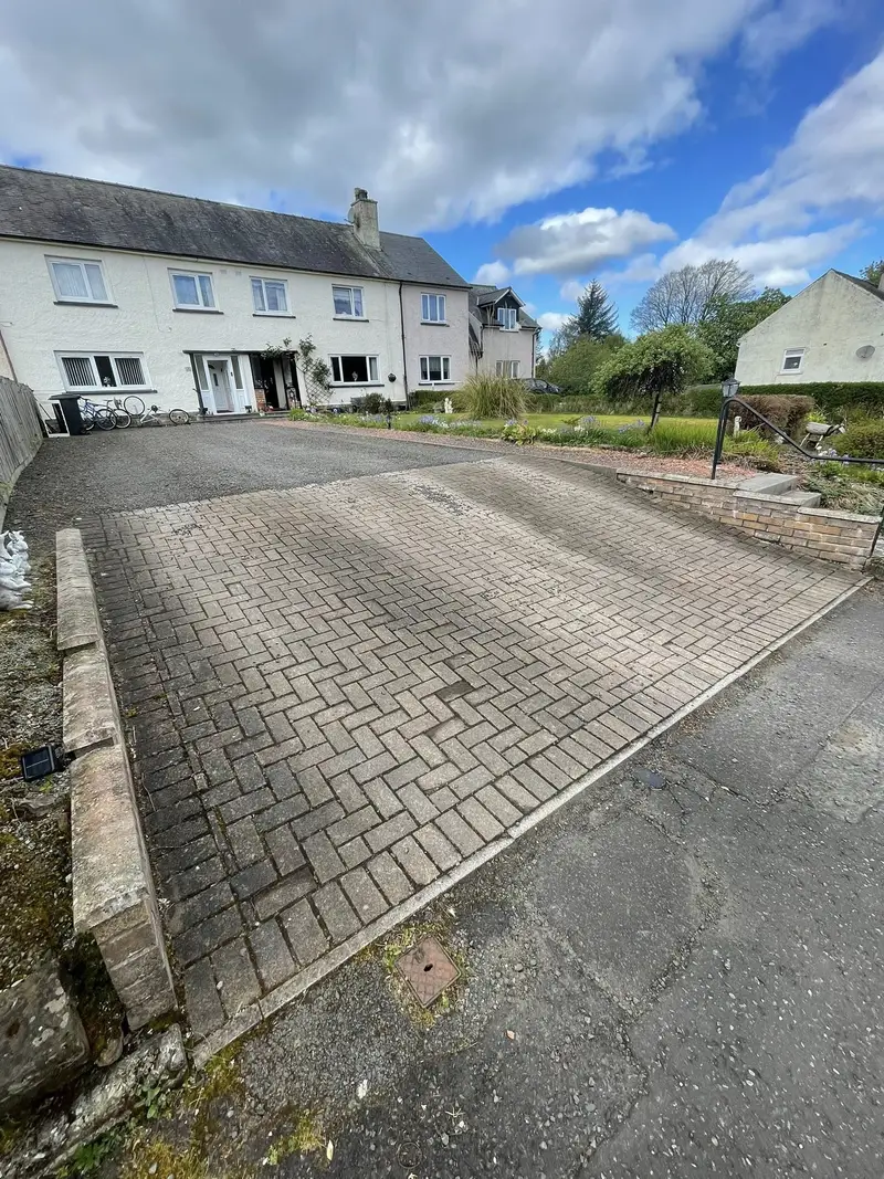 Large Rural Driveway — before cleaning